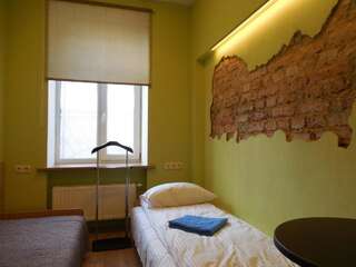 Отель Gogol Park Hotel Рига Стандартный двухместный номер с 2 отдельными кроватями и общей ванной комнатой-9